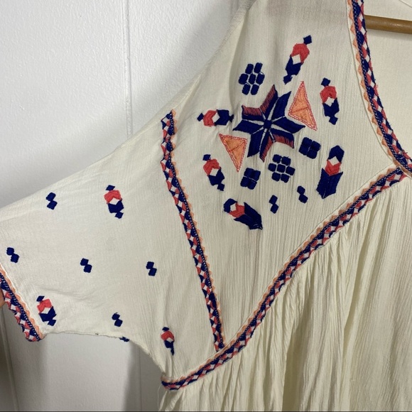 Altar’d State Embroidered Flowy Peasant Top - Picture 4 of 8